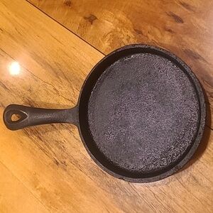 Cast Iron Skillet - Black